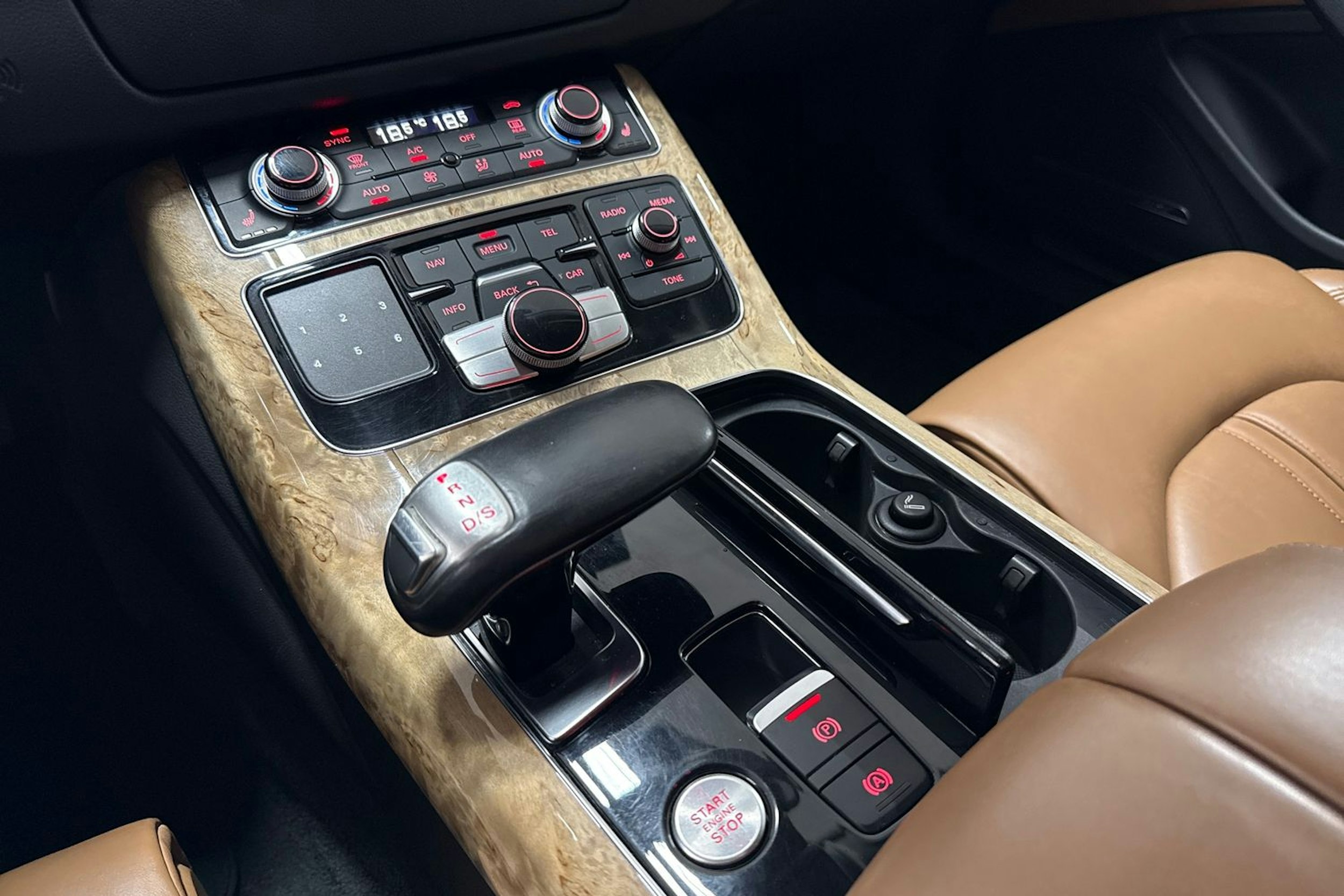 harmaa Audi A8 2016 kuva 32.