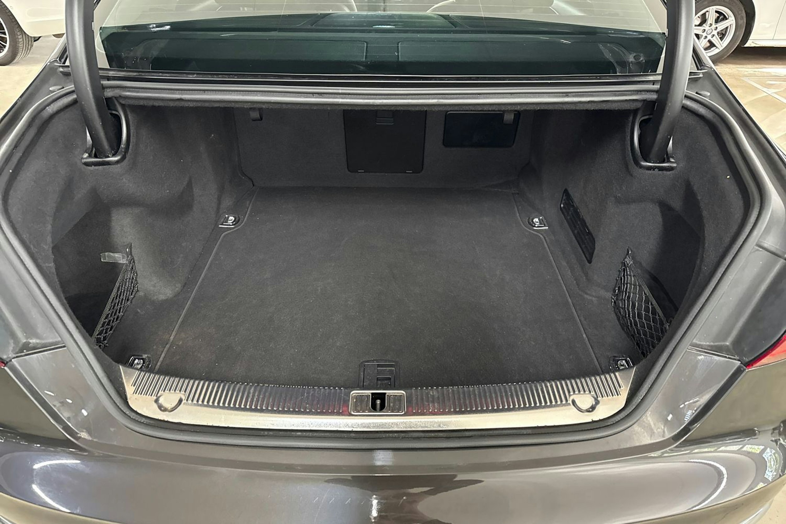 harmaa Audi A8 2016 kuva 37.