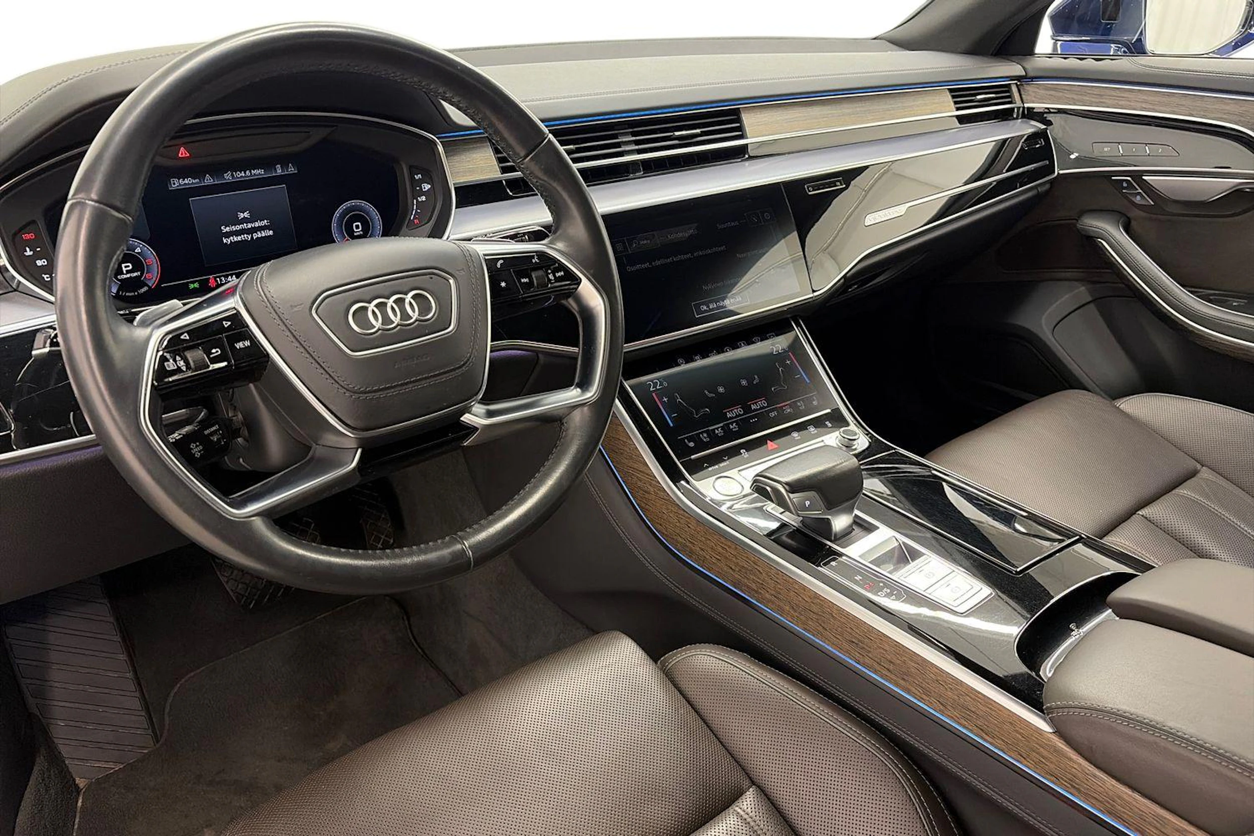 Sininen Audi A8 2018 kuva 6.