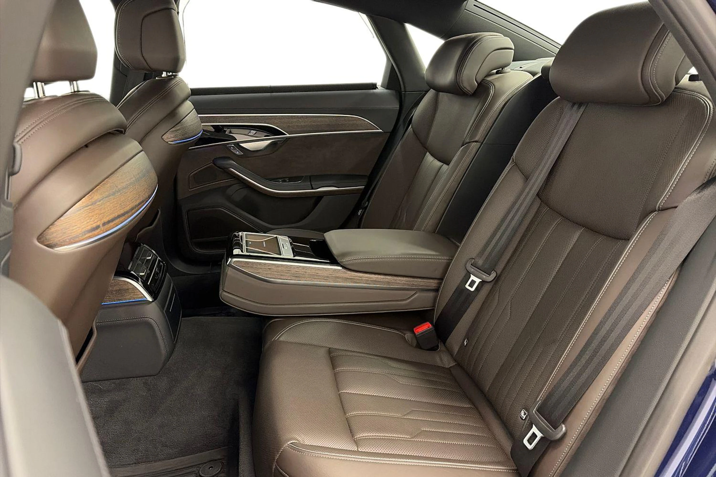 Sininen Audi A8 2018 kuva 8.