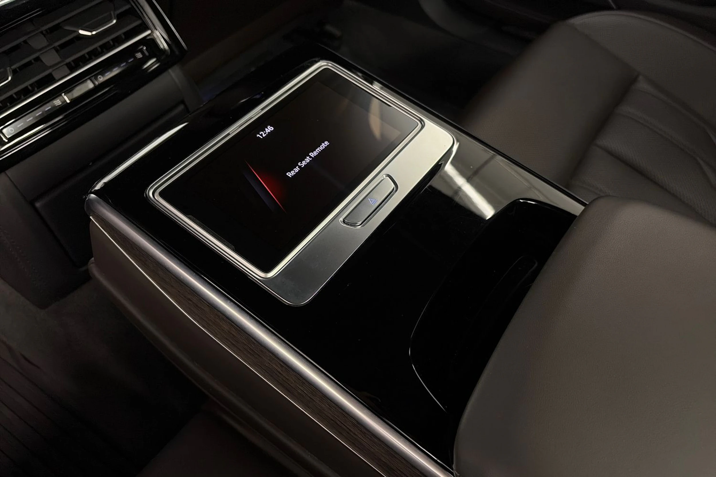 Sininen Audi A8 2018 kuva 10.