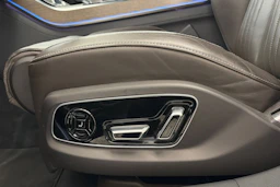 Sininen Audi A8 2018 kuva 16.