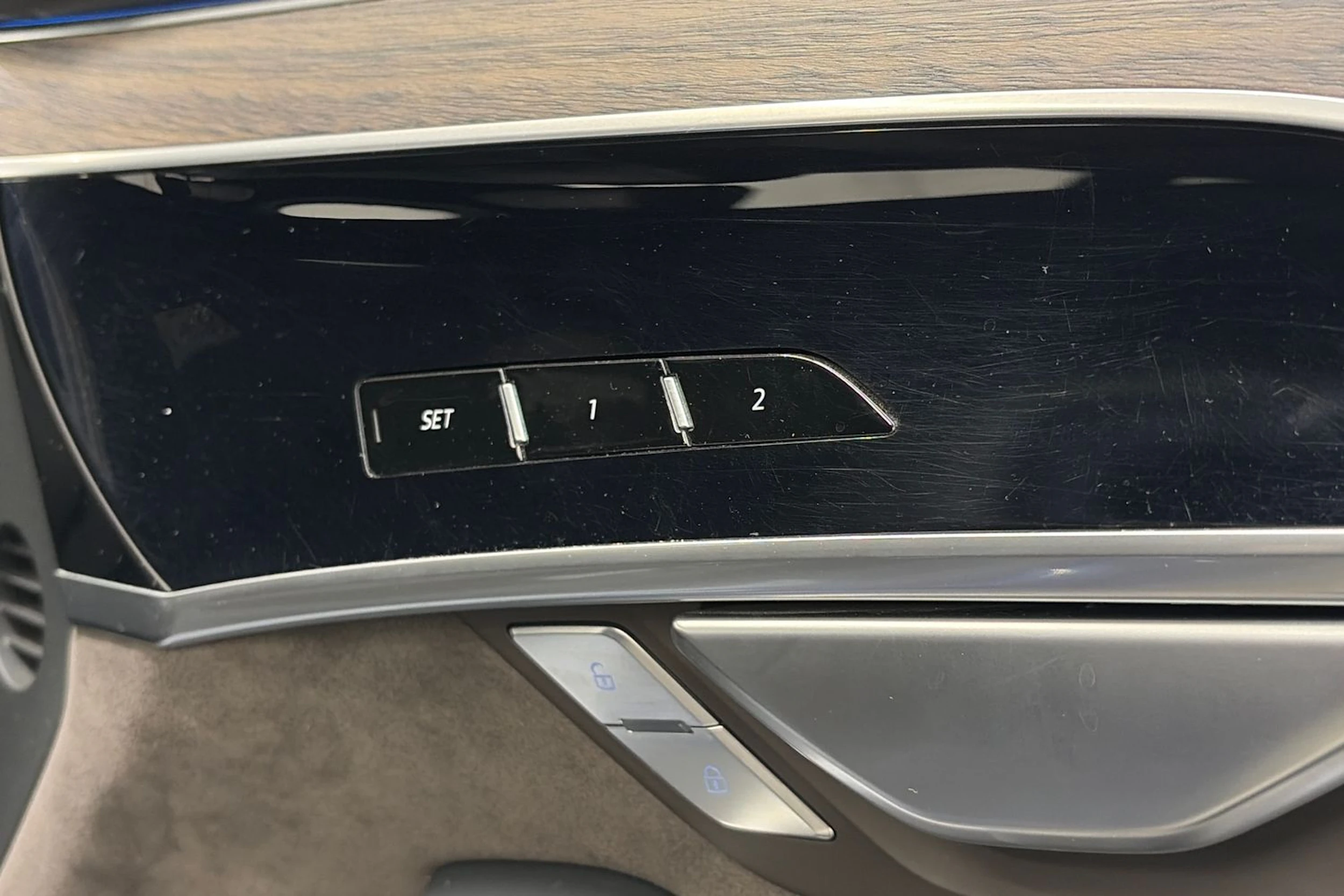 Sininen Audi A8 2018 kuva 17.