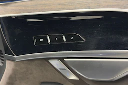 Sininen Audi A8 2018 kuva 17.