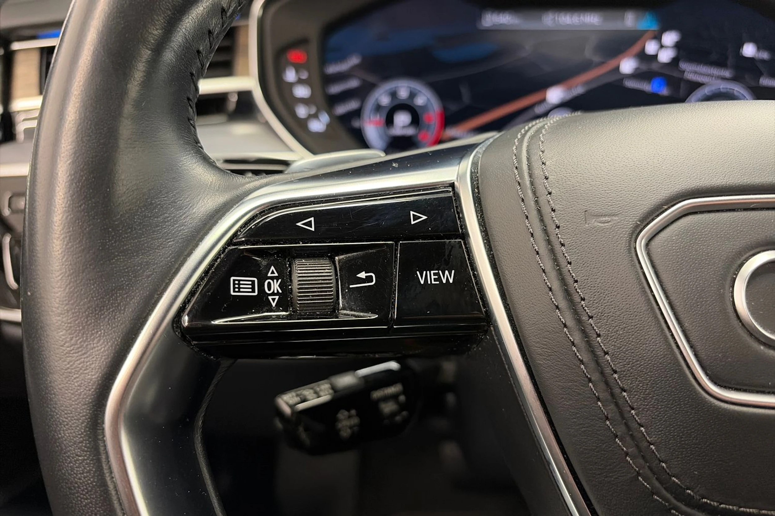 Sininen Audi A8 2018 kuva 22.