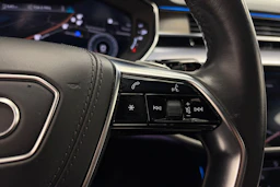 Sininen Audi A8 2018 kuva 23.