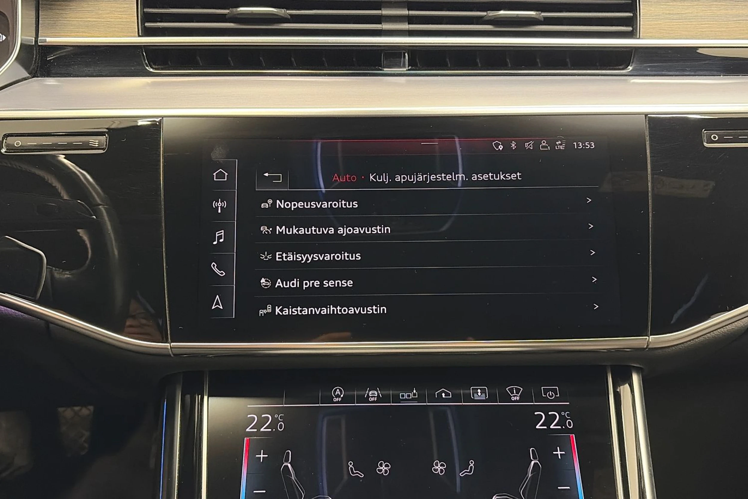 Sininen Audi A8 2018 kuva 30.