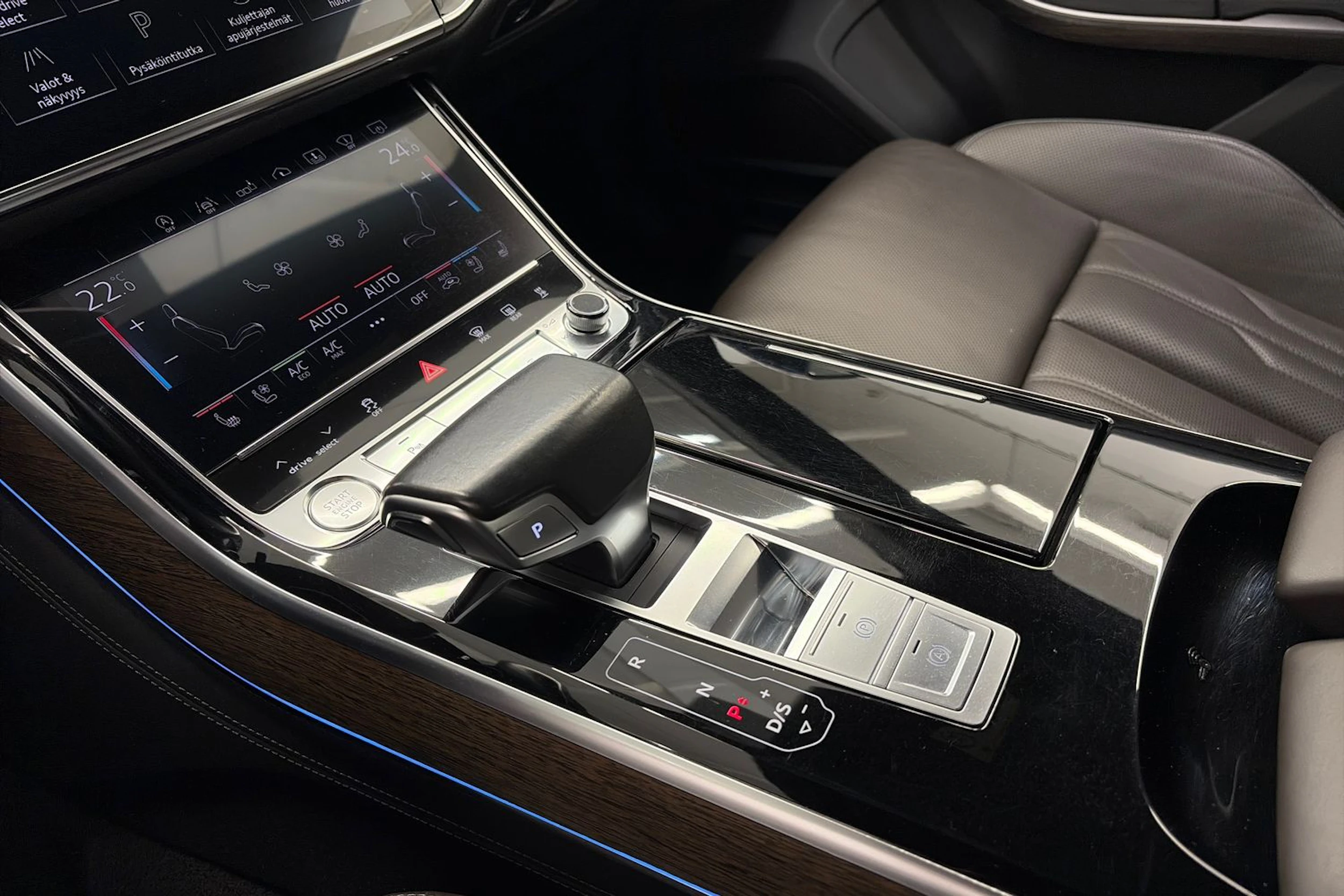 Sininen Audi A8 2018 kuva 32.