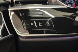 Sininen Audi A8 2018 kuva 33.