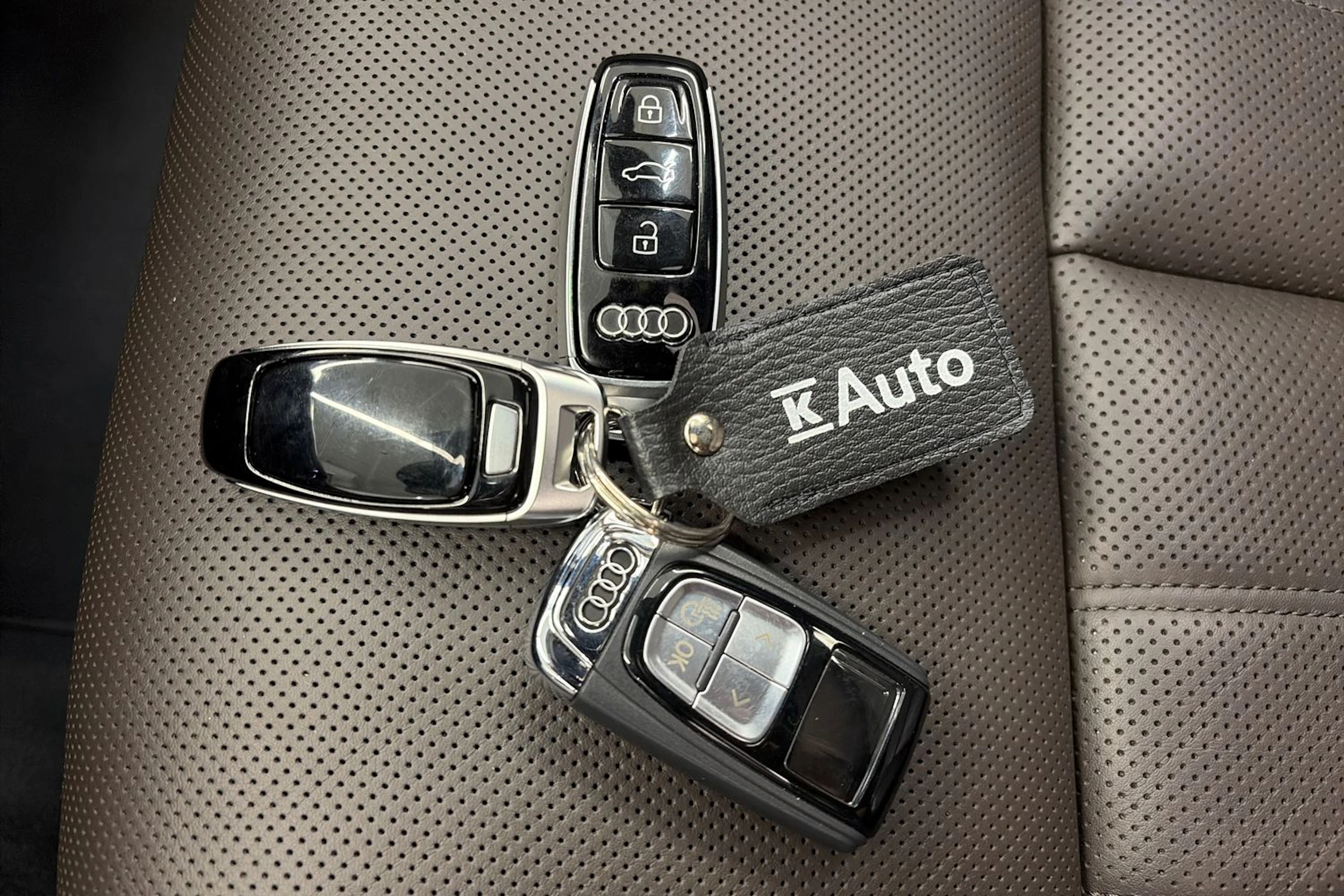 Sininen Audi A8 2018 kuva 36.