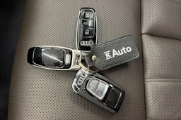 Sininen Audi A8 2018 kuva 36.