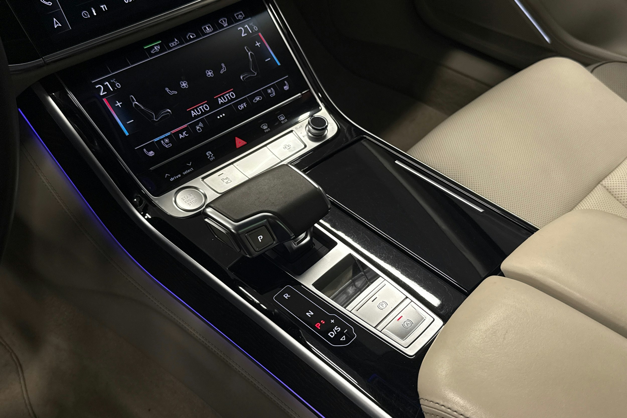 harmaa Audi A8 2019 kuva 25.