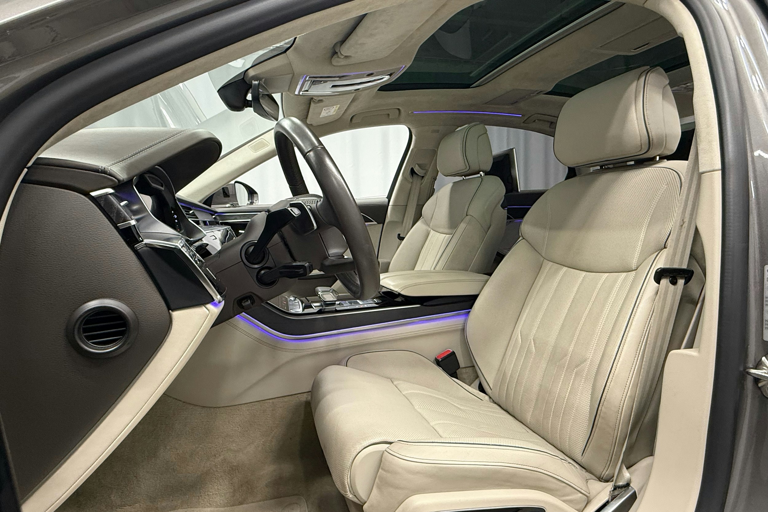 harmaa Audi A8 2019 kuva 27.