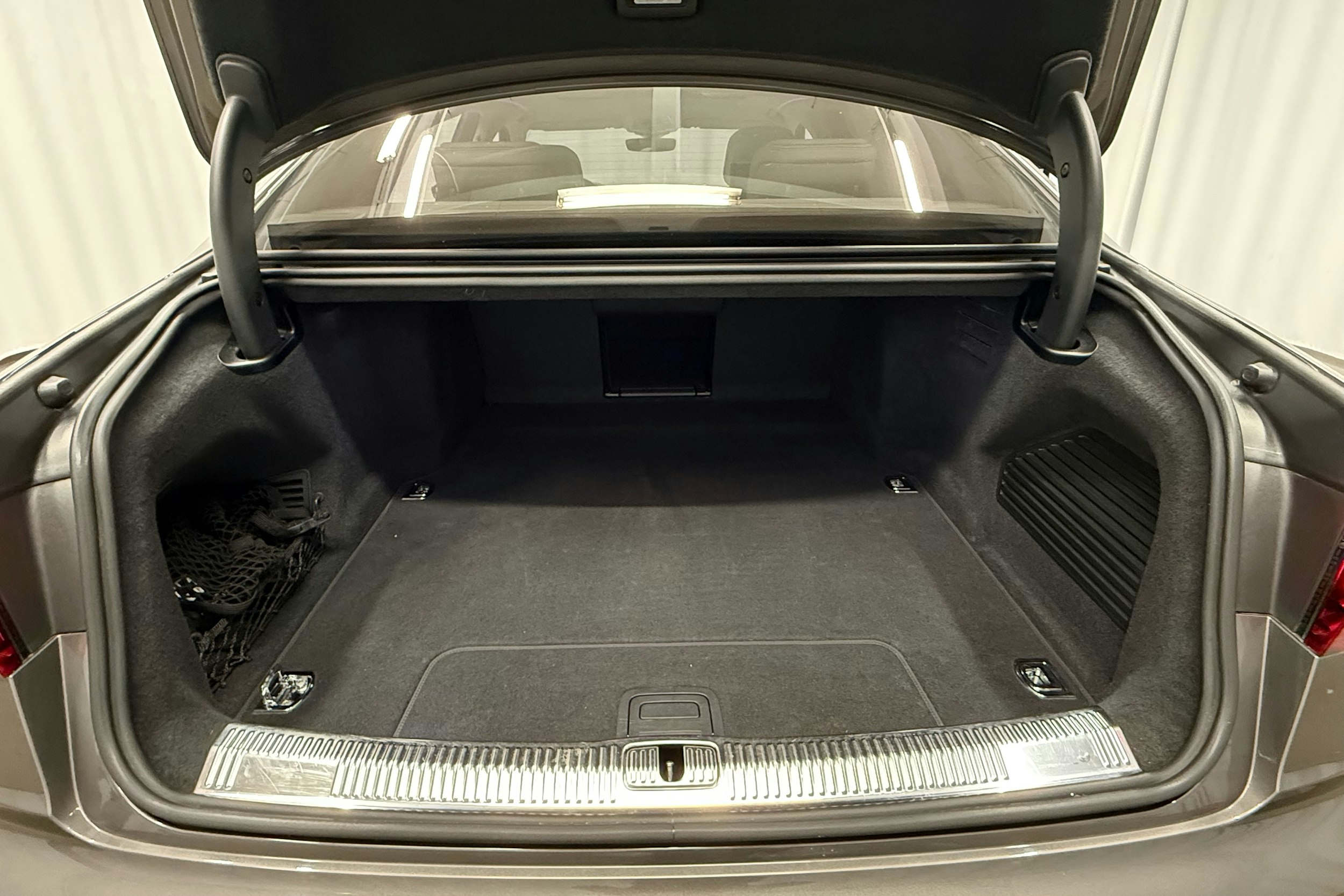 harmaa Audi A8 2019 kuva 40.