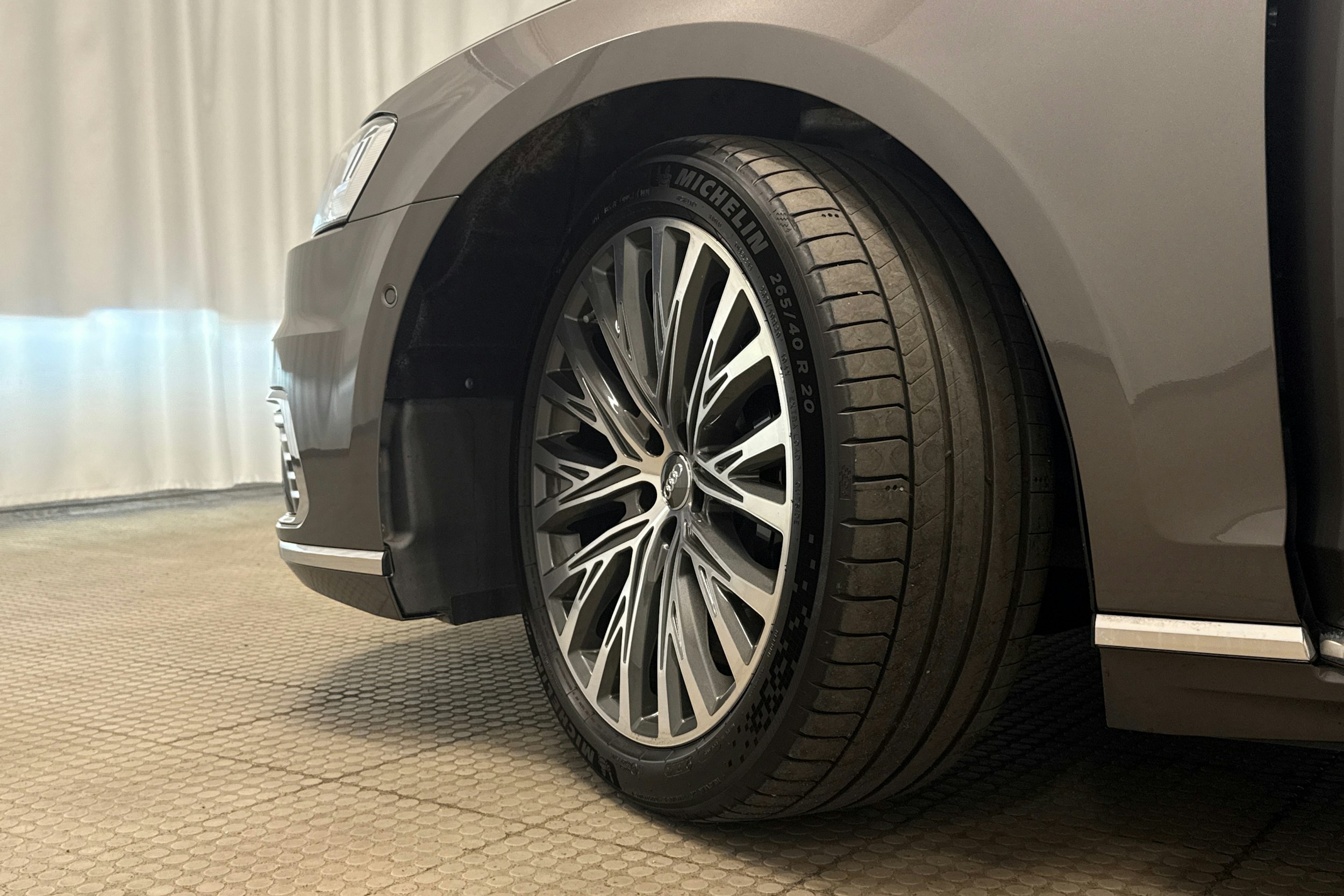 harmaa Audi A8 2019 kuva 45.