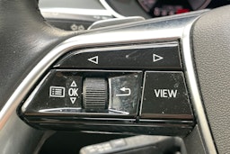 sininen Audi A8 2020 kuva 18.