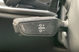 sininen Audi A8 2020 kuva 20.