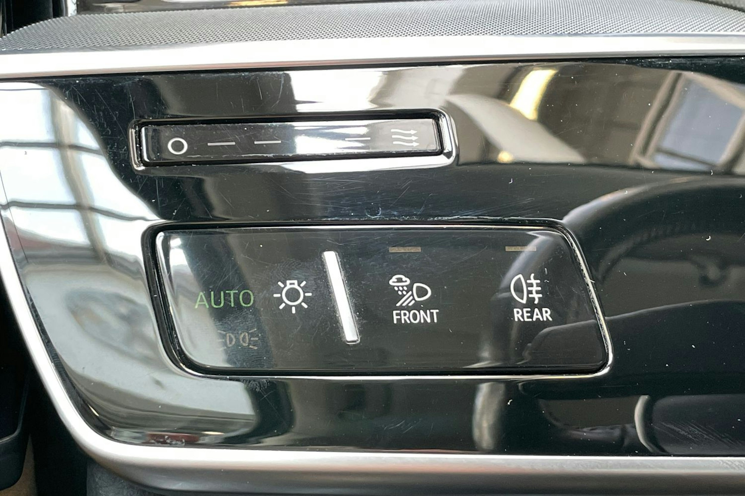 sininen Audi A8 2020 kuva 21.