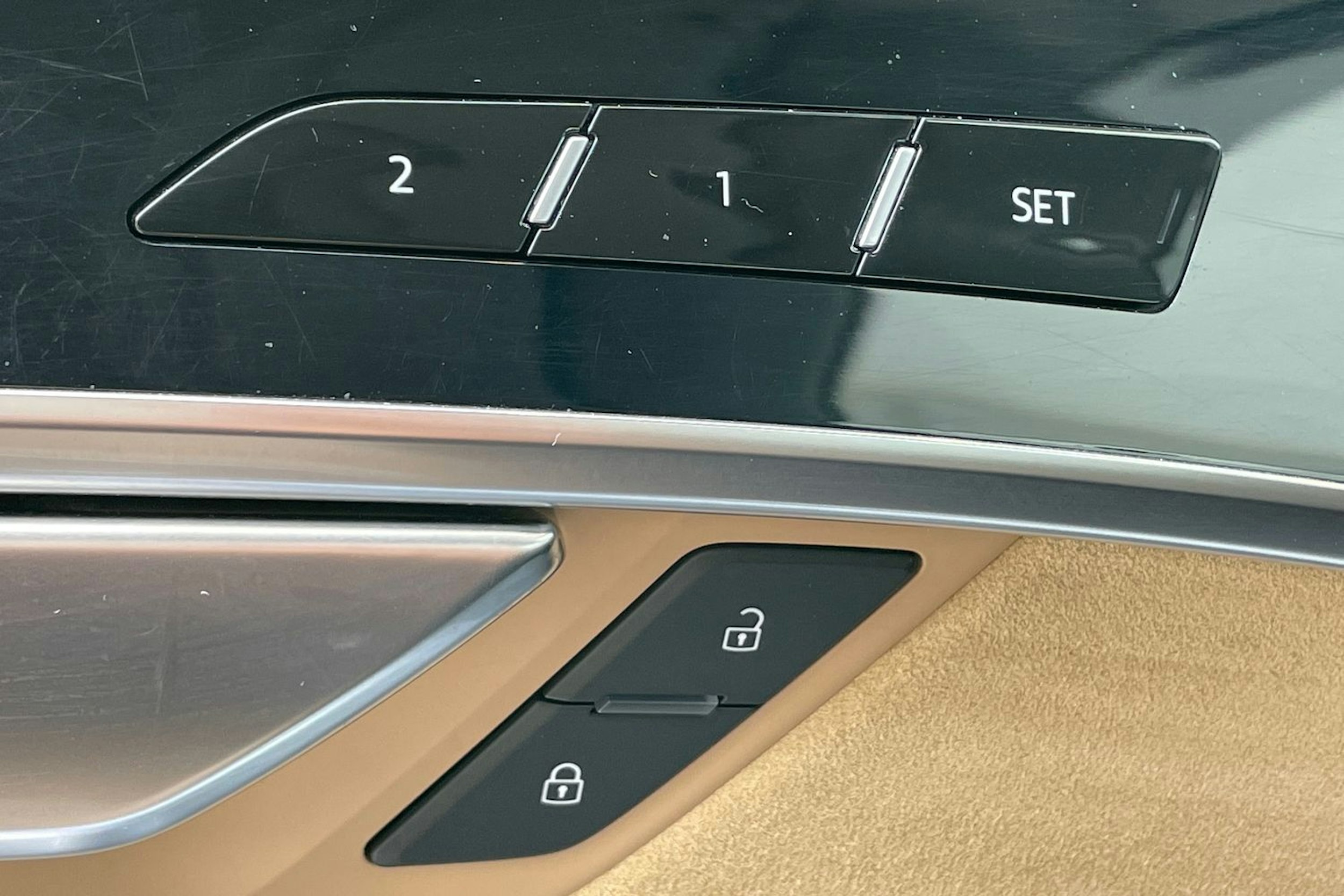 sininen Audi A8 2020 kuva 22.