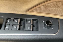 sininen Audi A8 2020 kuva 23.