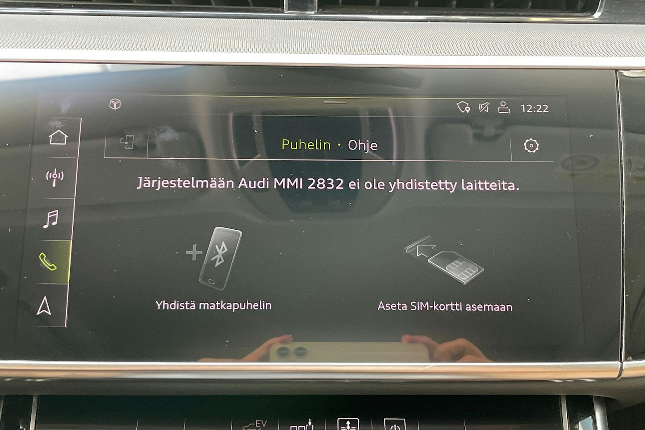 sininen Audi A8 2020 kuva 27.