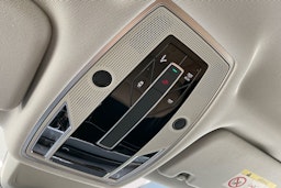 sininen Audi A8 2020 kuva 30.