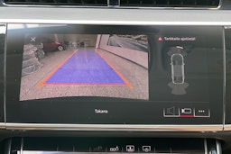 sininen Audi A8 2020 kuva 32.
