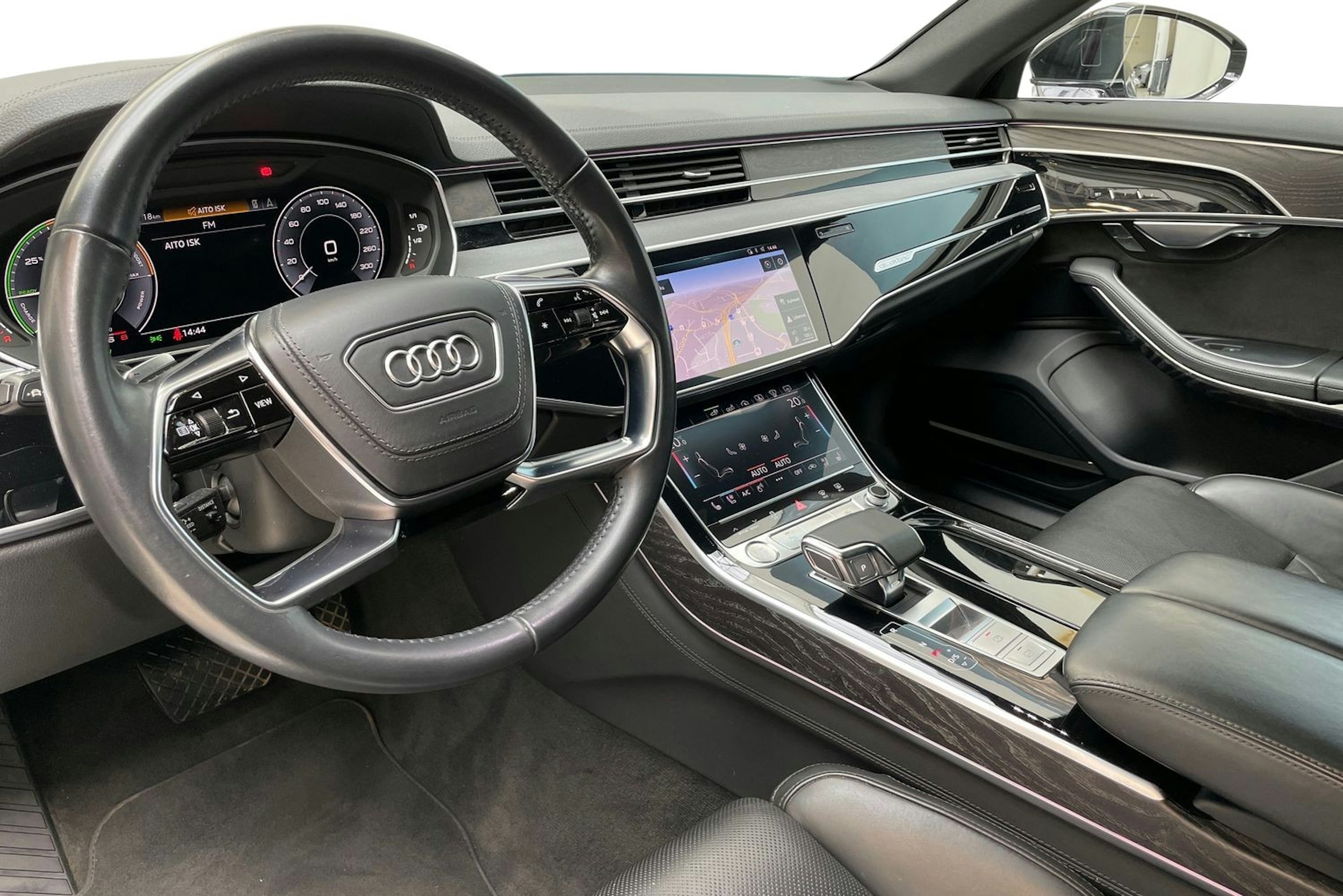 musta Audi A8 2020 kuva 7.