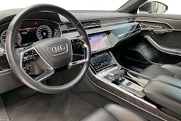 musta Audi A8 2020 kuva 7.