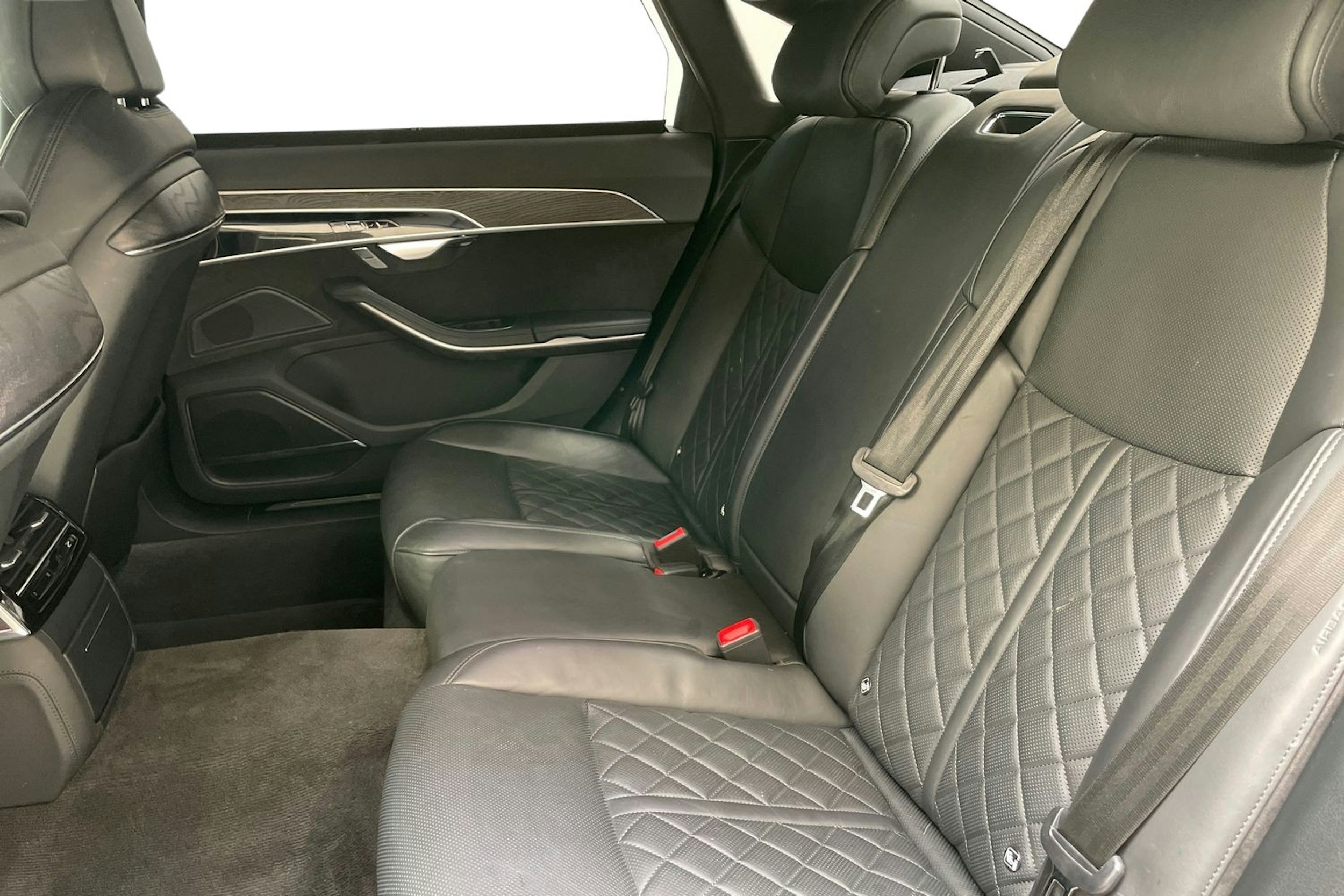 musta Audi A8 2020 kuva 10.