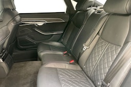 musta Audi A8 2020 kuva 10.