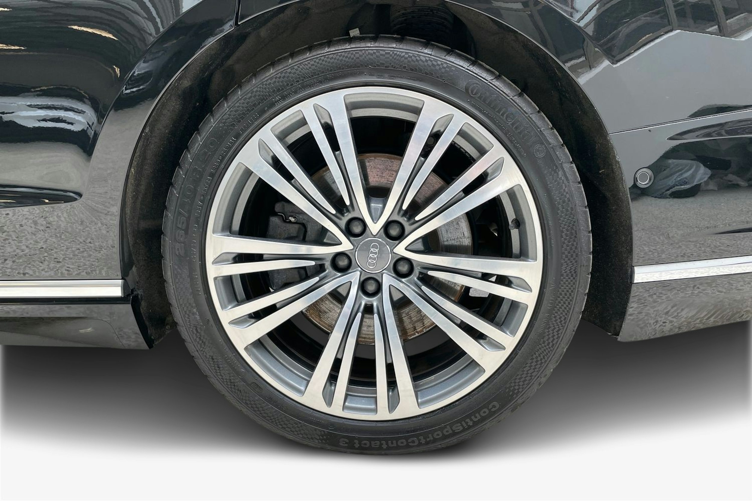 musta Audi A8 2020 kuva 11.