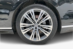 musta Audi A8 2020 kuva 11.