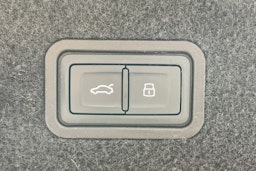 musta Audi A8 2020 kuva 15.