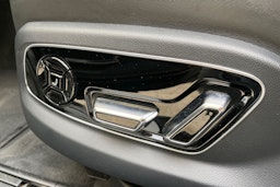 musta Audi A8 2020 kuva 19.