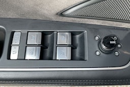 musta Audi A8 2020 kuva 20.