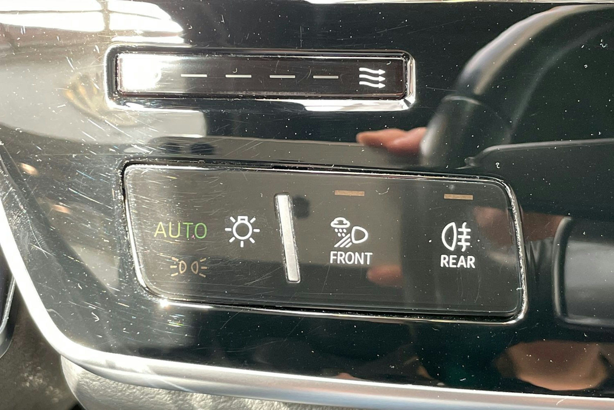 musta Audi A8 2020 kuva 21.