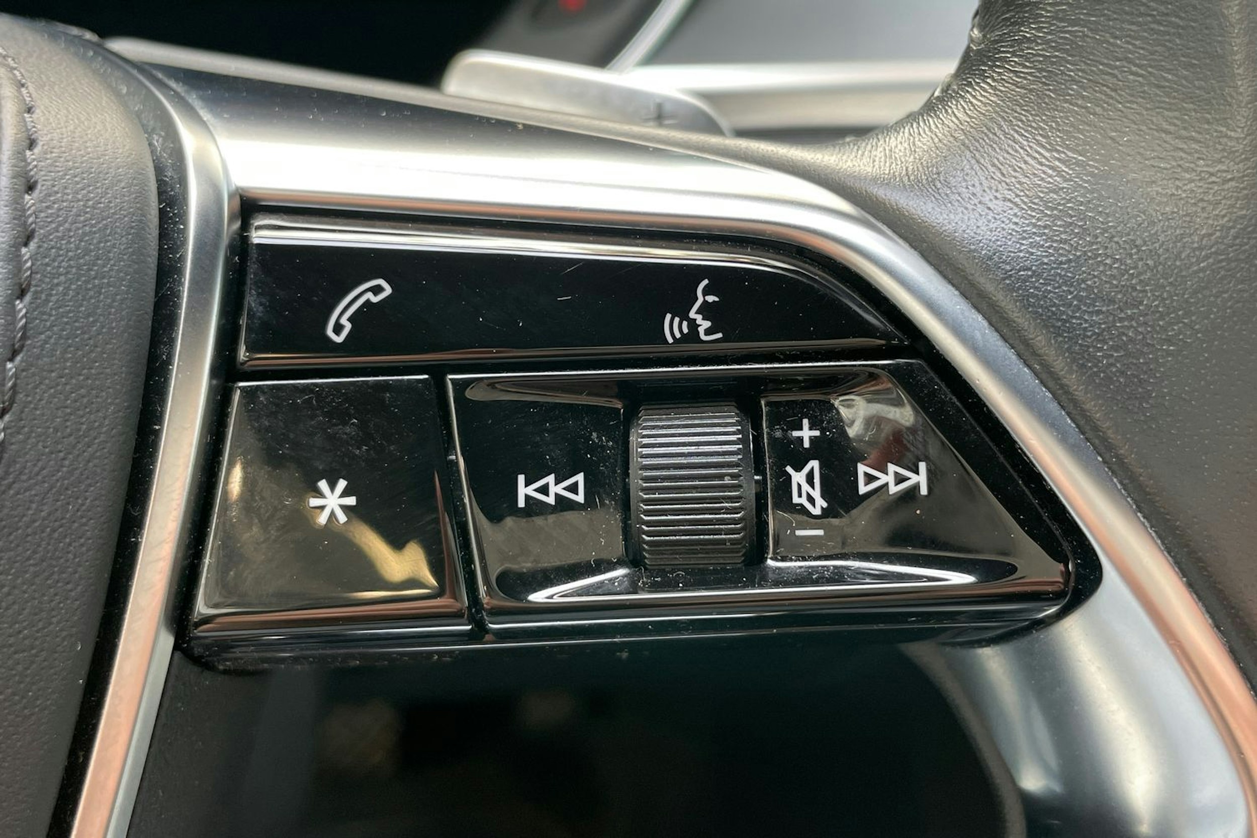 musta Audi A8 2020 kuva 23.