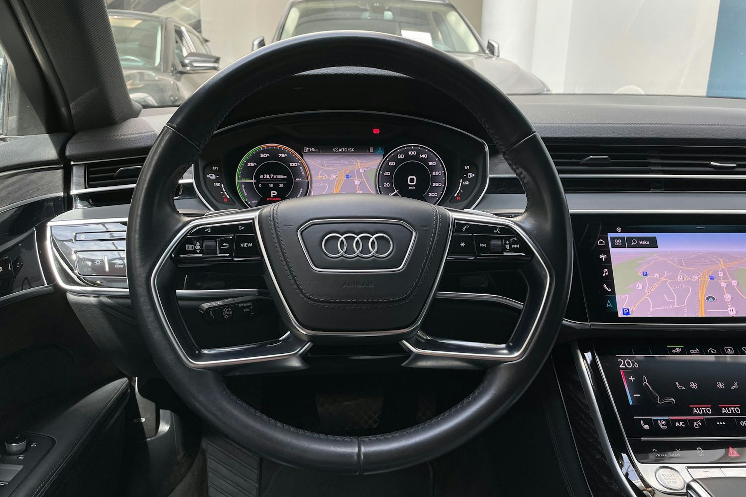 musta Audi A8 2020 kuva 26.