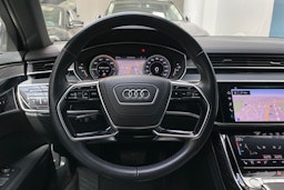 musta Audi A8 2020 kuva 26.