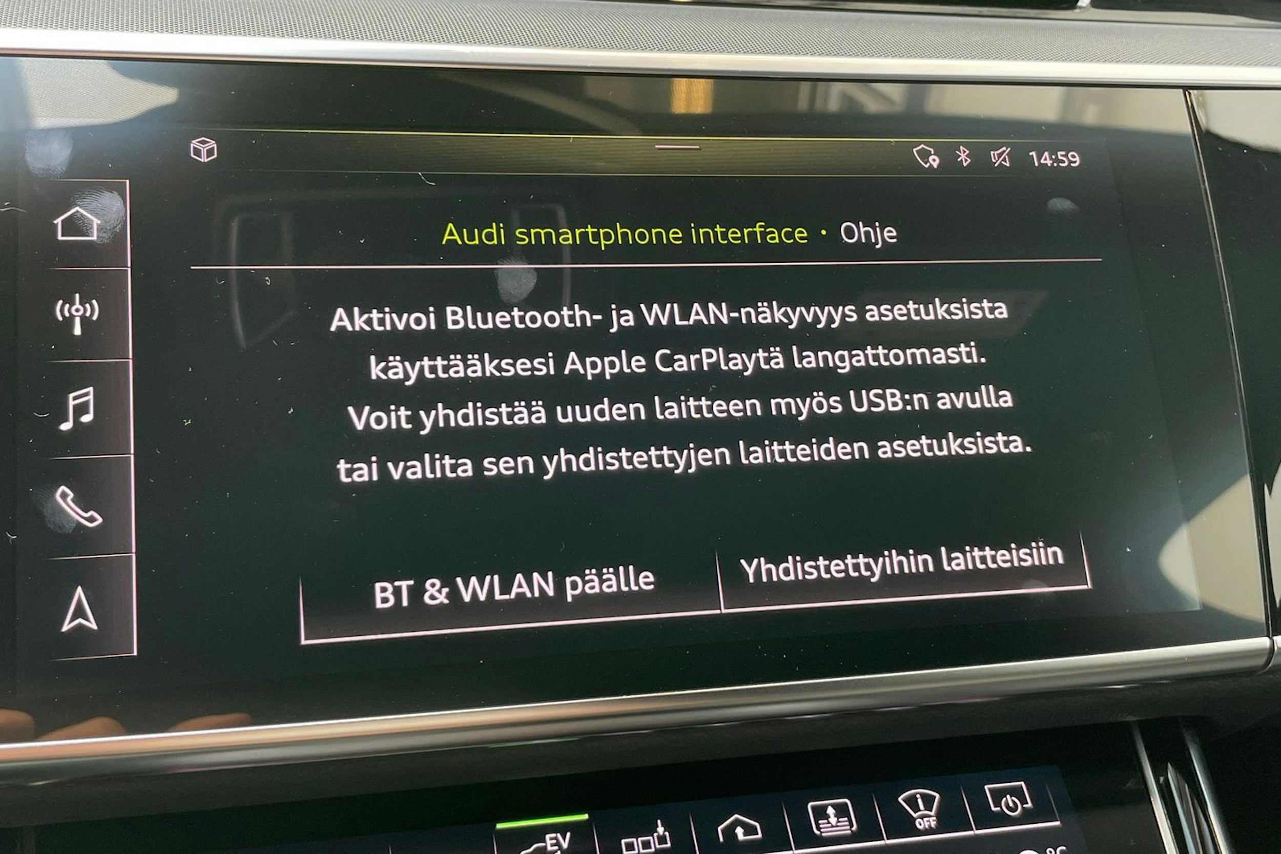 musta Audi A8 2020 kuva 28.