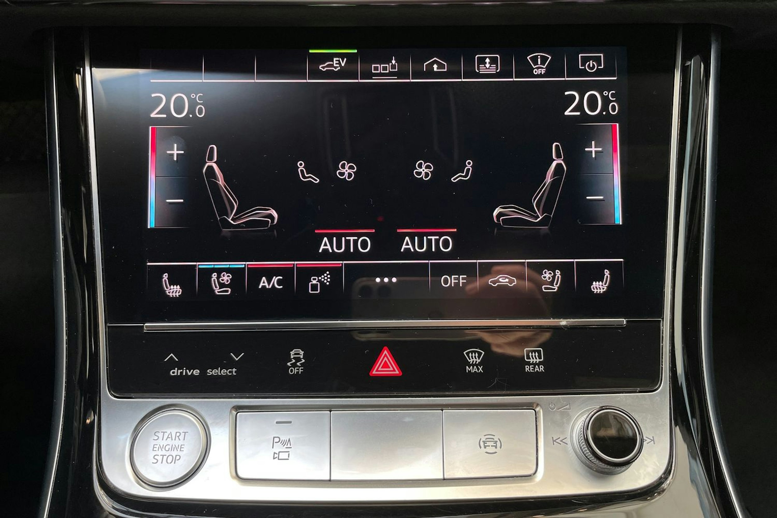 musta Audi A8 2020 kuva 30.