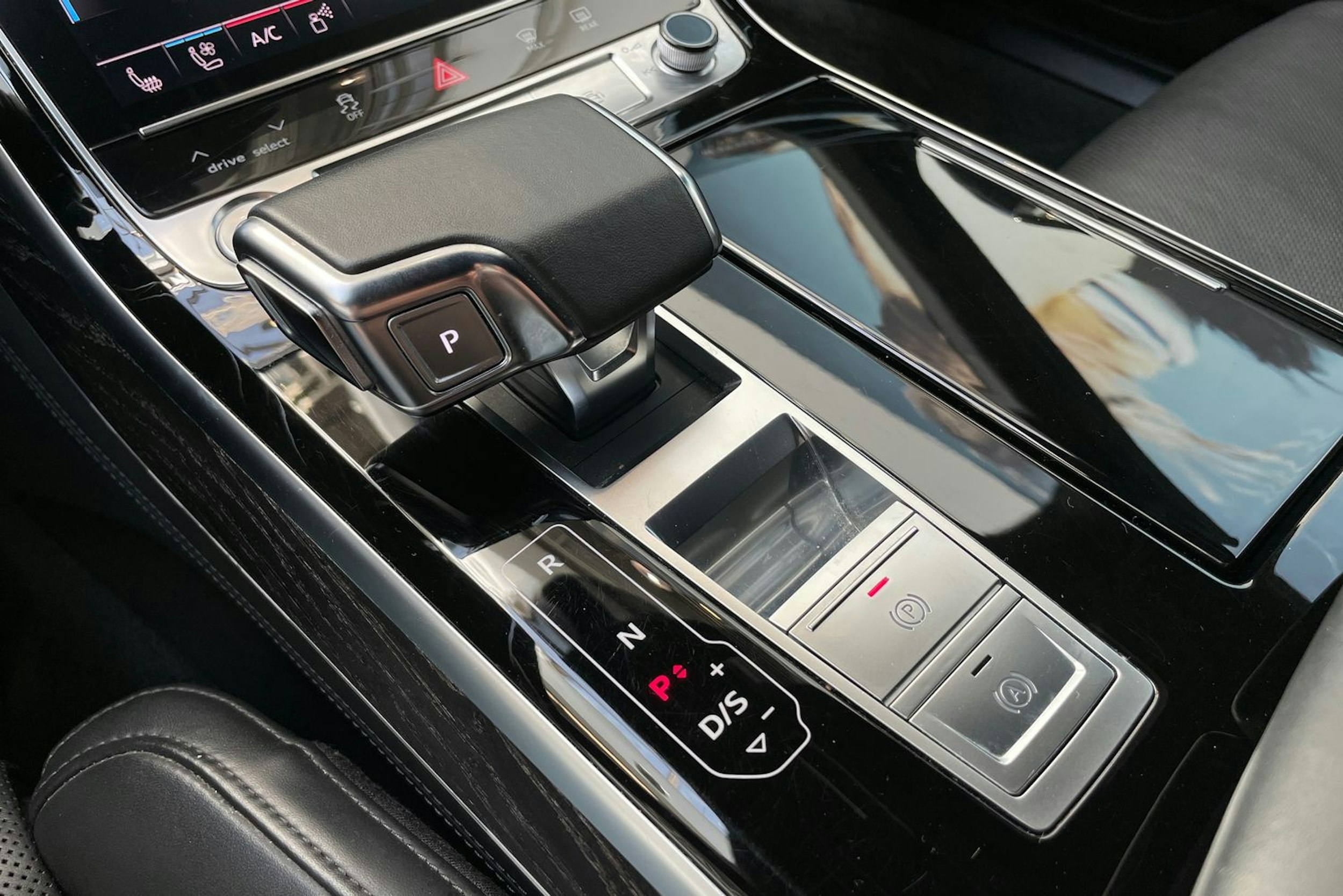 musta Audi A8 2020 kuva 31.