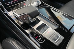musta Audi A8 2020 kuva 31.