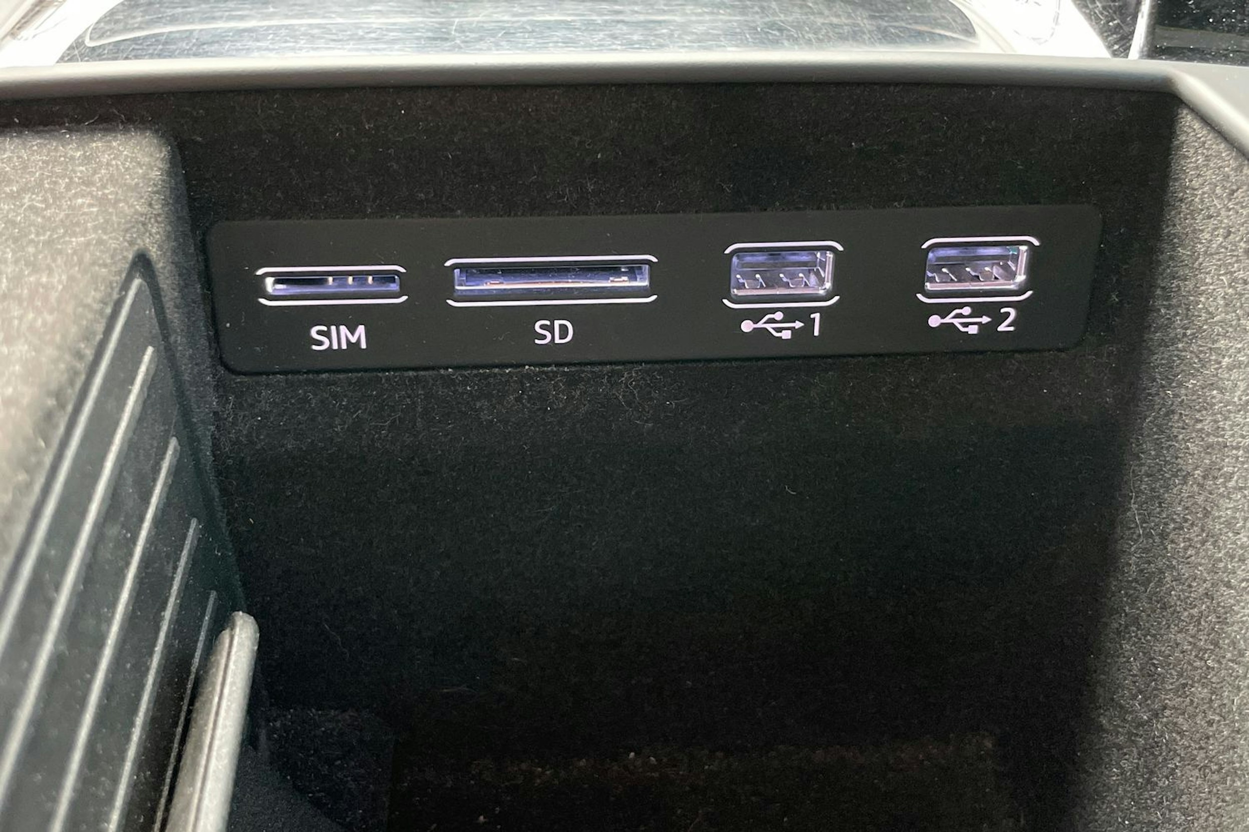 musta Audi A8 2020 kuva 32.