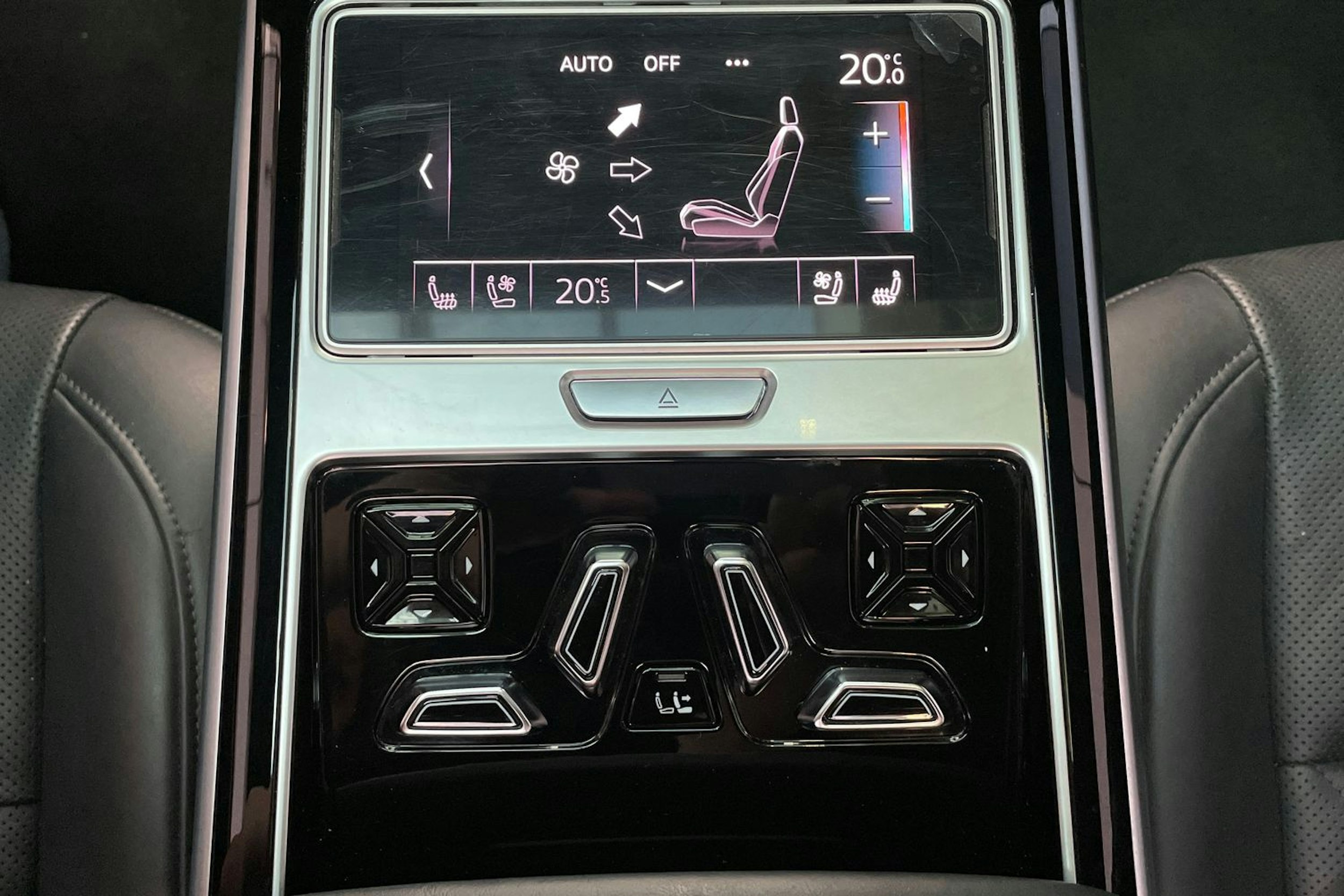 musta Audi A8 2020 kuva 35.