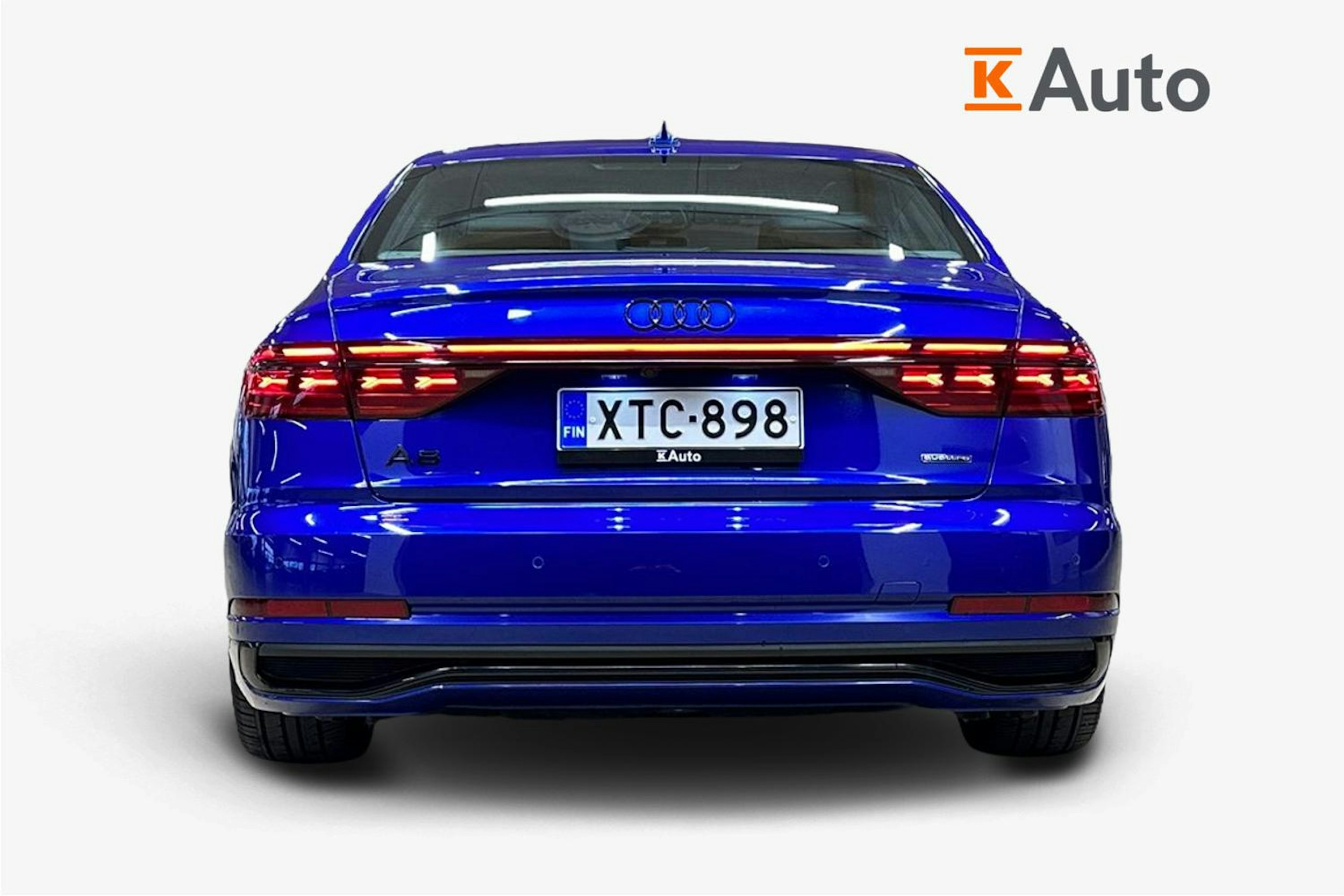 Sininen Audi A8 2022 kuva 3.
