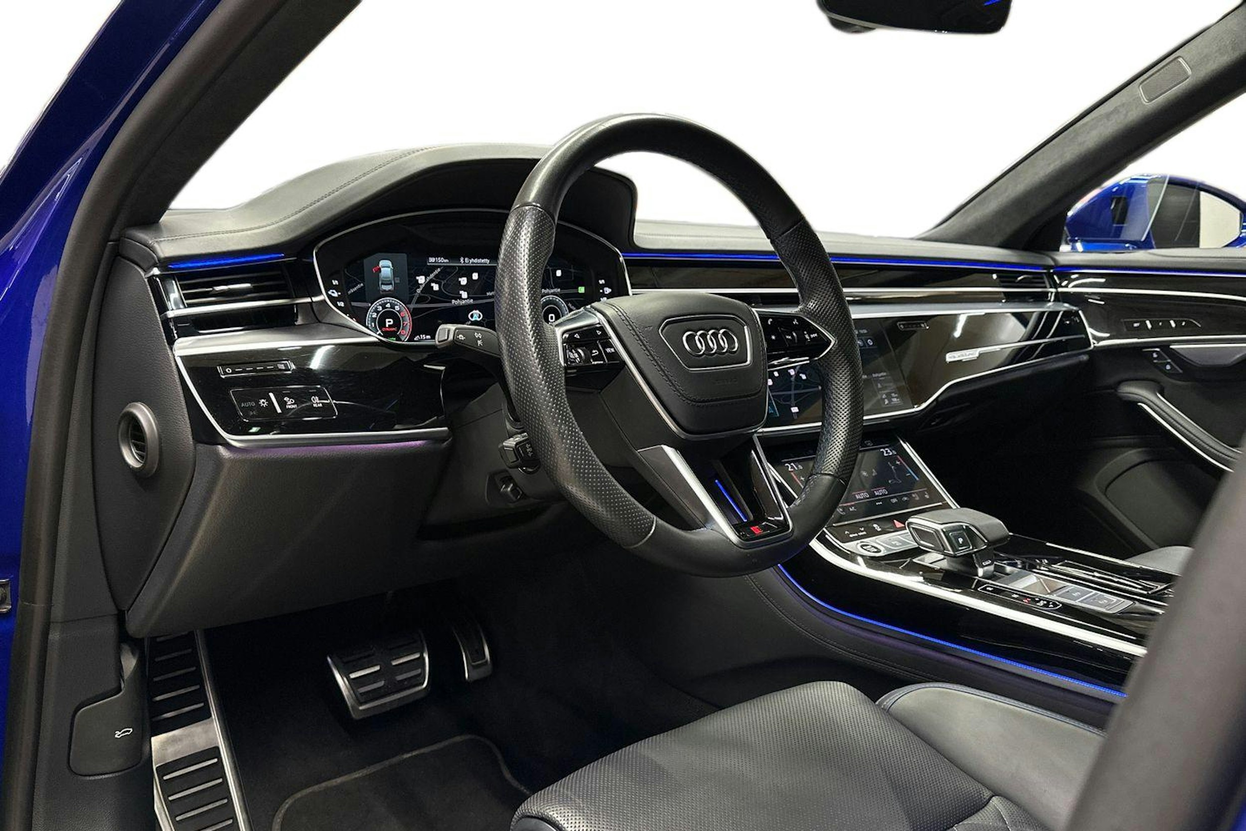 Sininen Audi A8 2022 kuva 7.