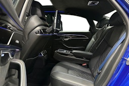 Sininen Audi A8 2022 kuva 10.