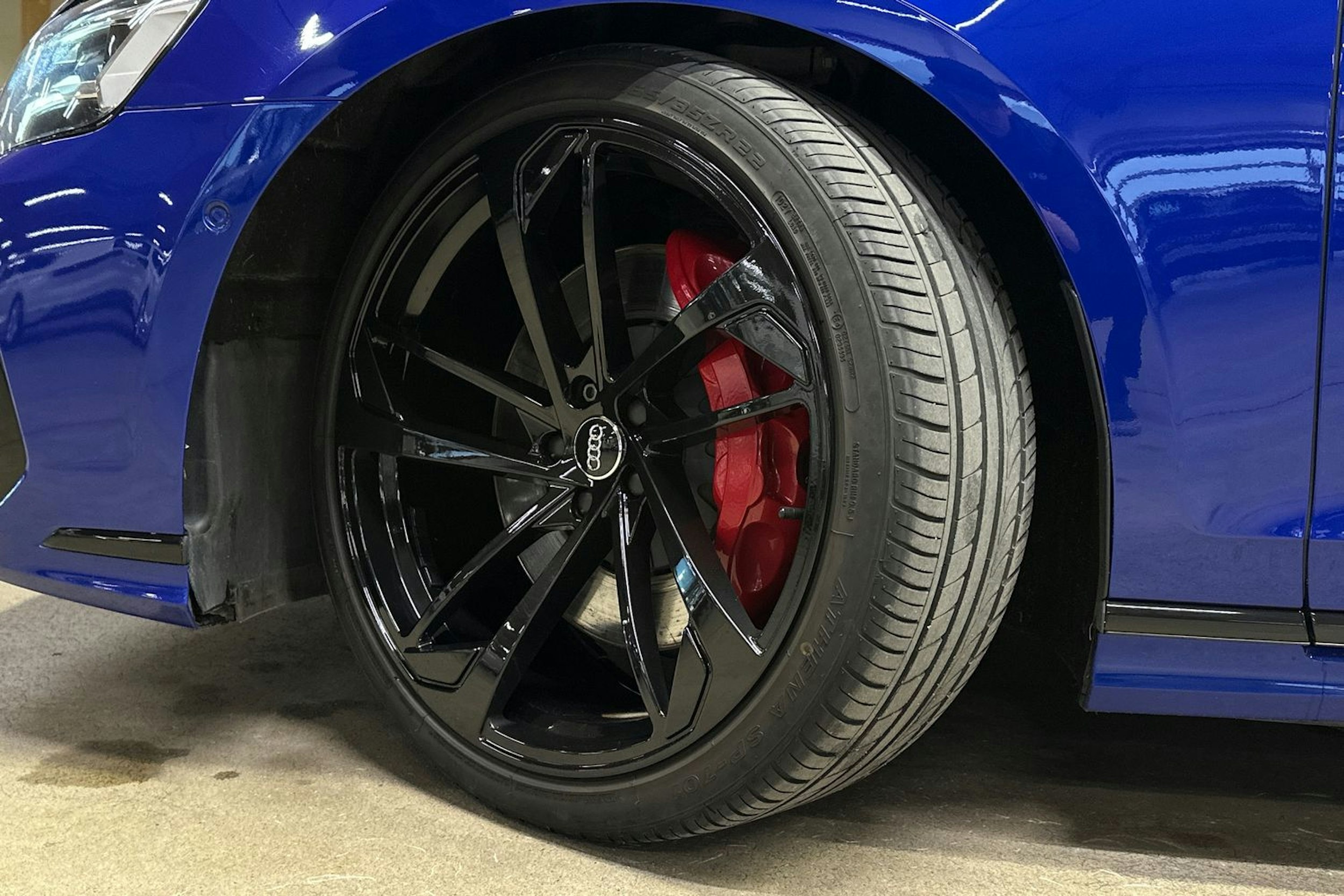 Sininen Audi A8 2022 kuva 11.